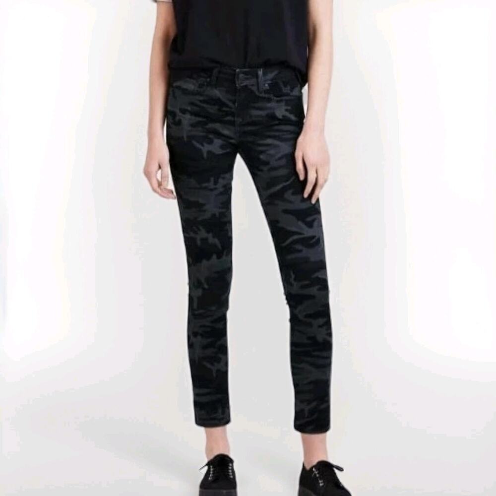 Levi’s Women’s Jeans 711 Skinny Jeans Ankle Black Camo Size 30